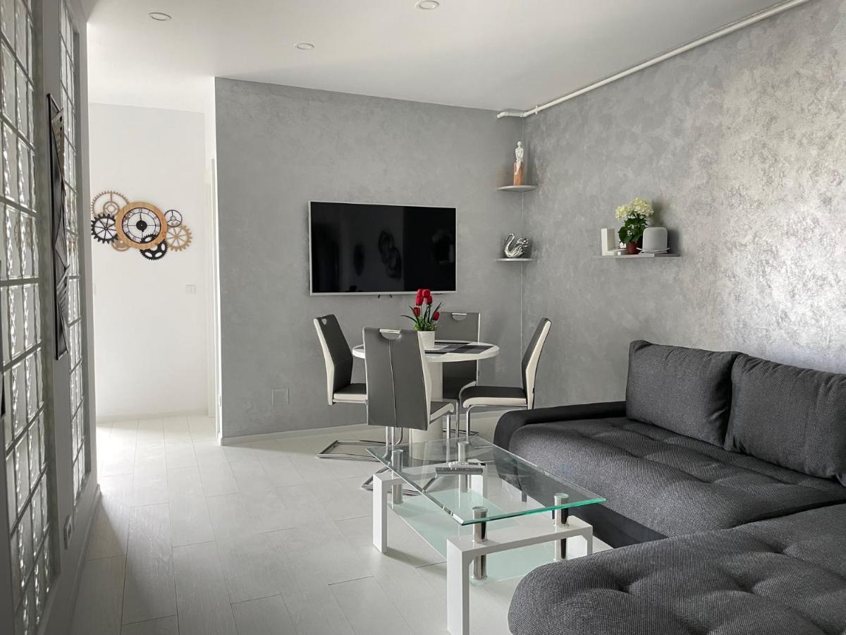 Luxury Westpark 2-Room Apartment Lakeview W5 Bukurešť Exteriér fotografie