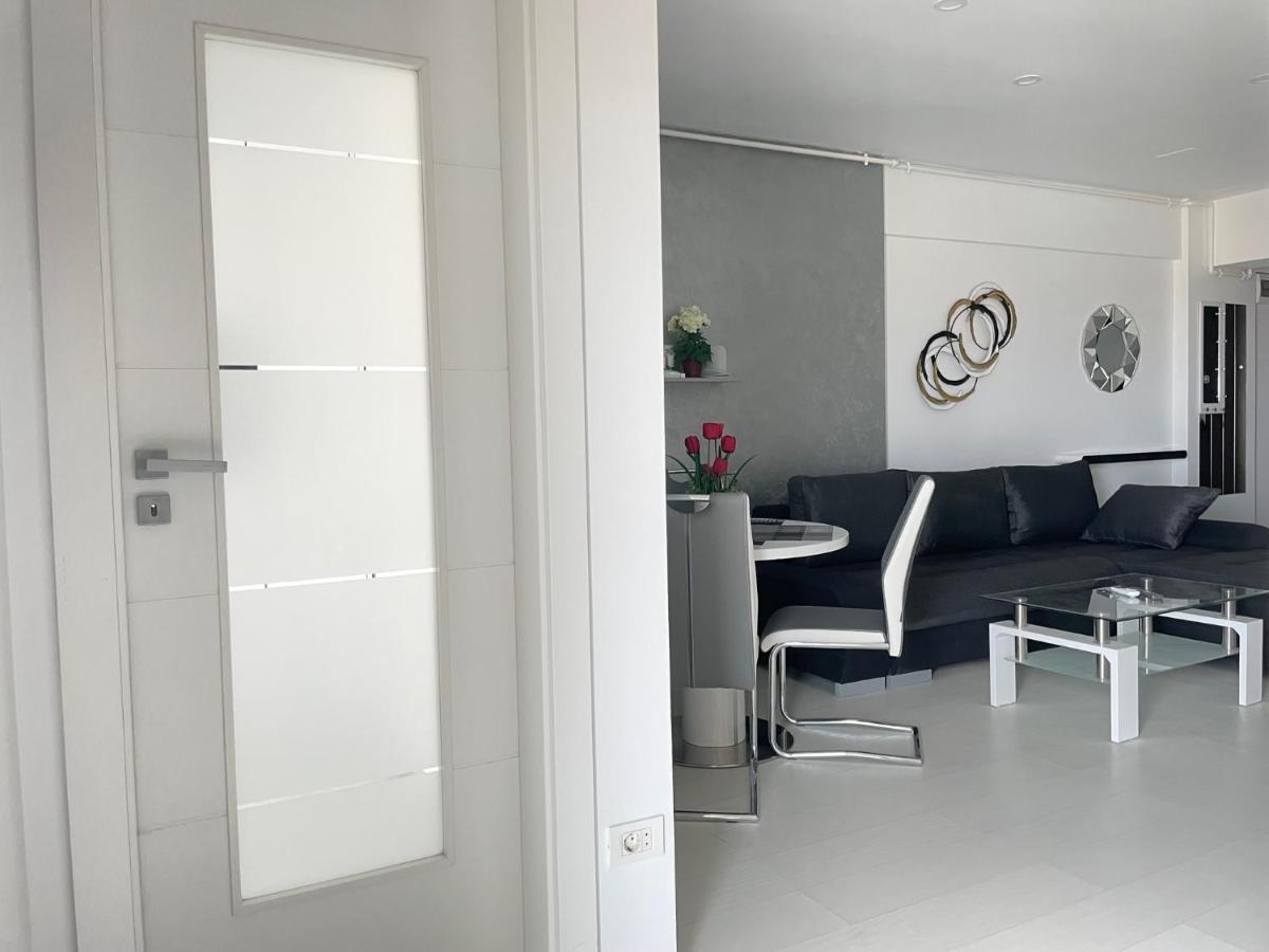 Luxury Westpark 2-Room Apartment Lakeview W5 Bukurešť Exteriér fotografie