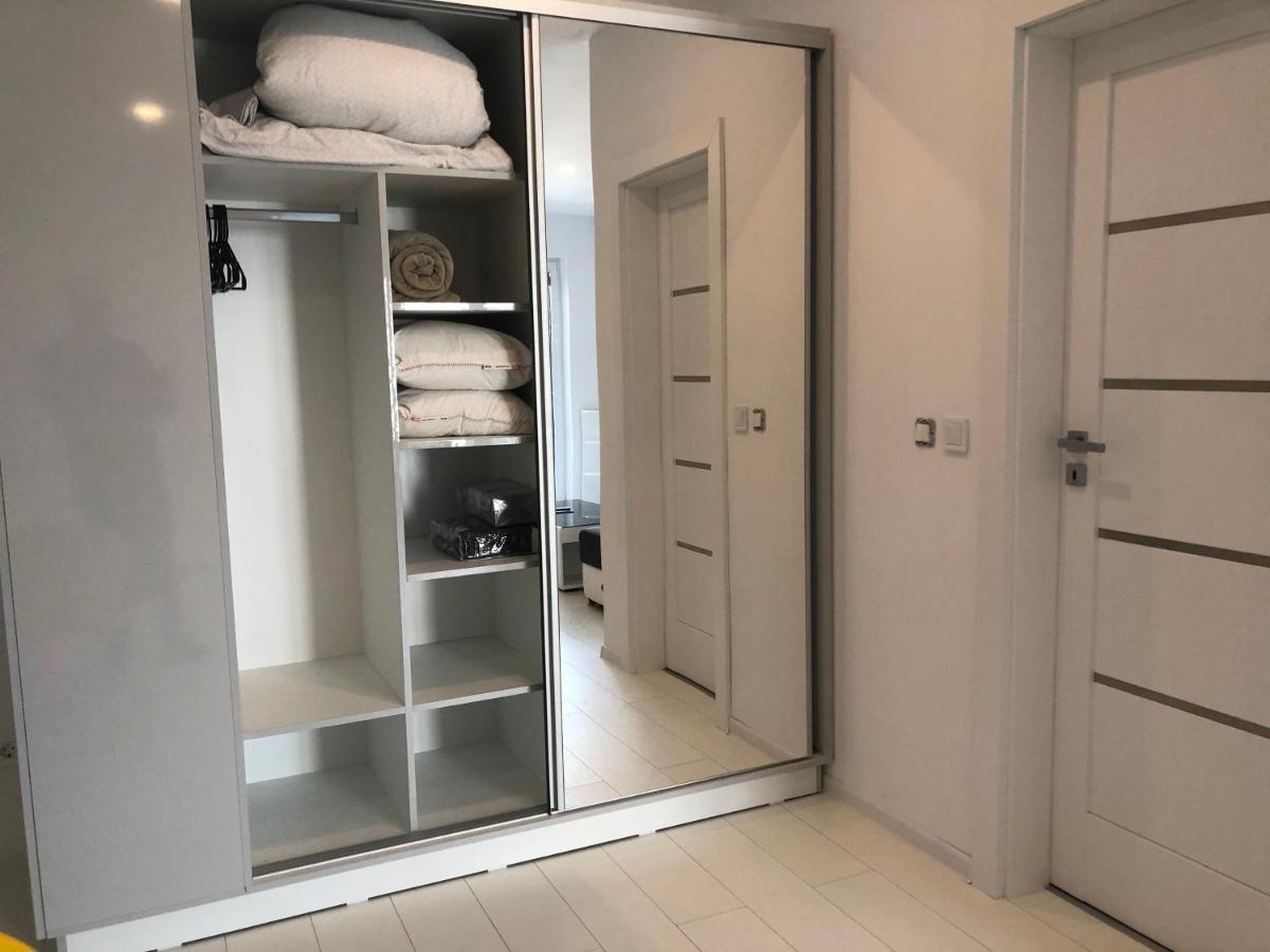 Luxury Westpark 2-Room Apartment Lakeview W5 Bukurešť Exteriér fotografie